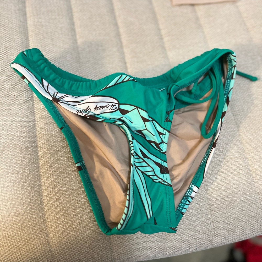 Honeygirlwaterwear brand kini bottom
